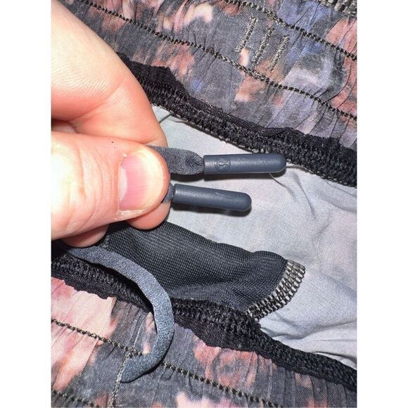 Lululemon Pace Breaker Short 9" Frosted Rose Multi Large - Picture 3 of 5